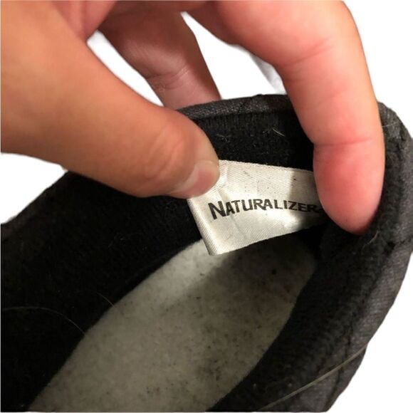 Naturalizer black slip on winter boots. Size 6.5.‎ - Picture 3 of 8
